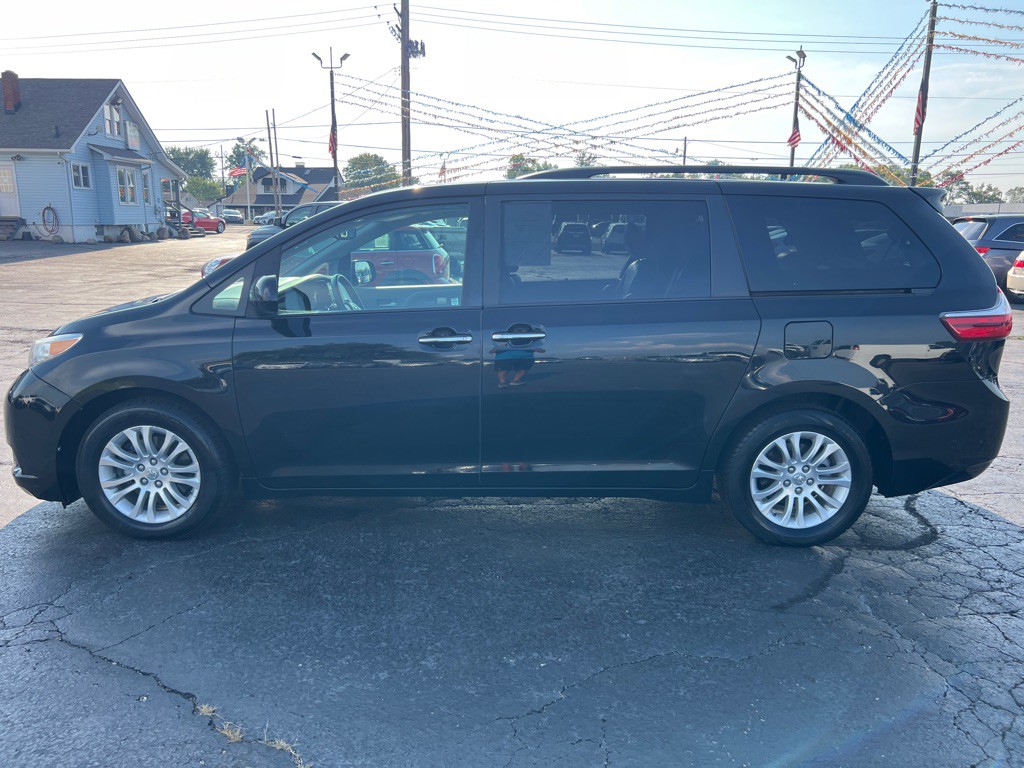 2015 Toyota Sienna Image 4