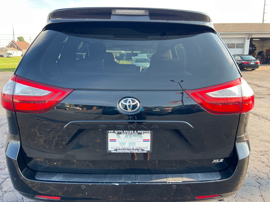 2015 Toyota Sienna Image 6