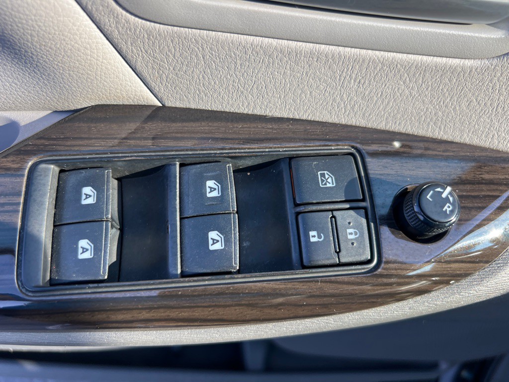 2015 Toyota Sienna Image 26