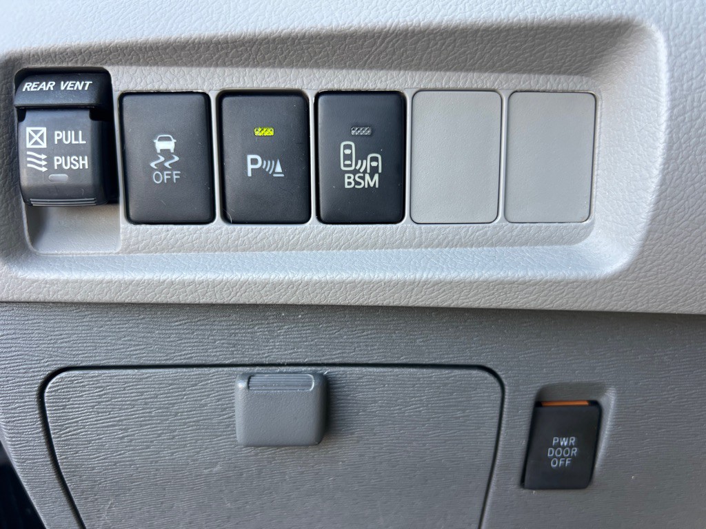 2015 Toyota Sienna Image 27