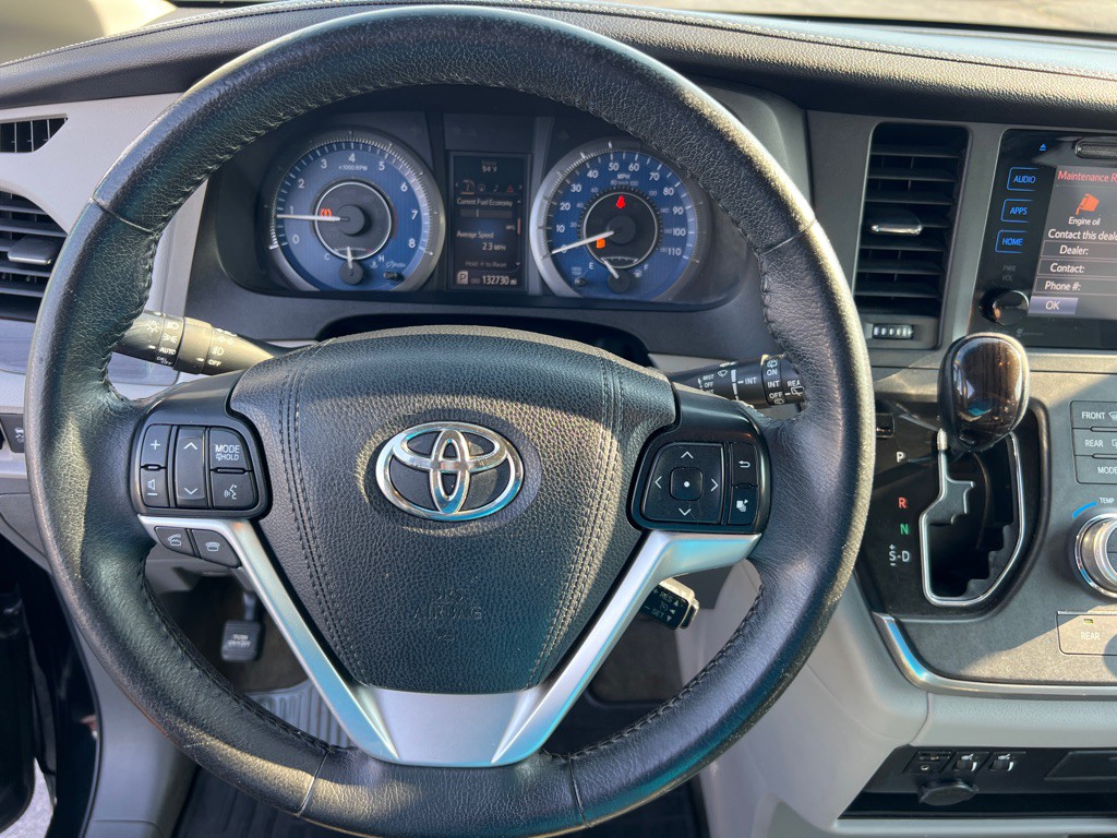 2015 Toyota Sienna Image 28