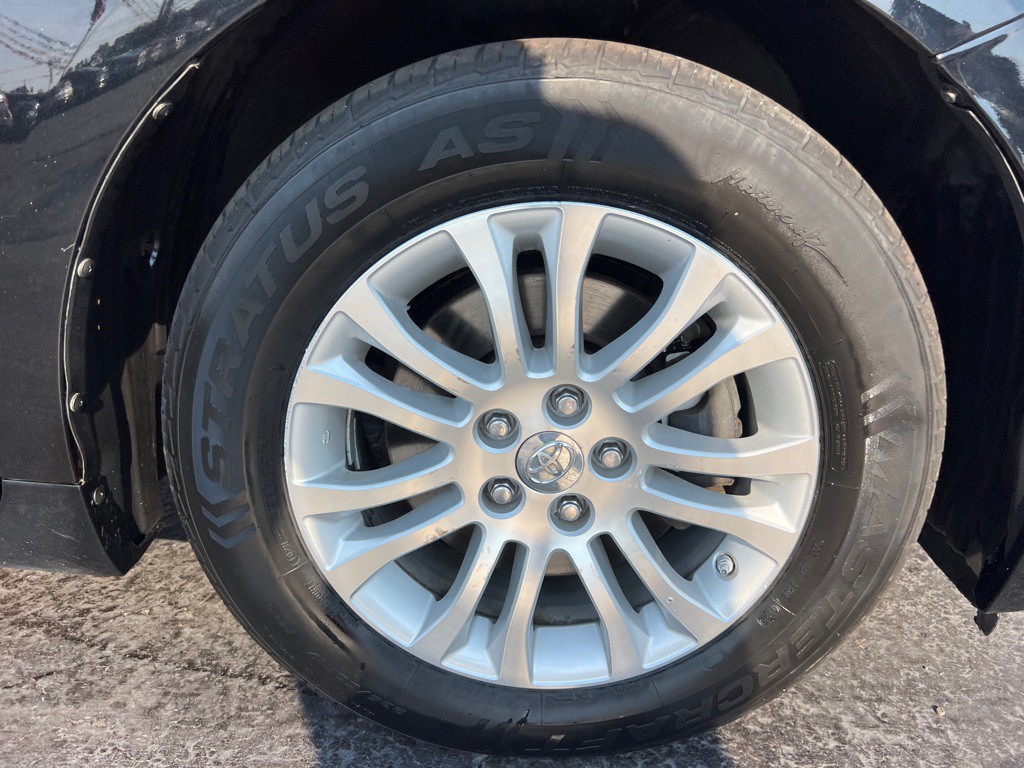 2015 Toyota Sienna Image 41