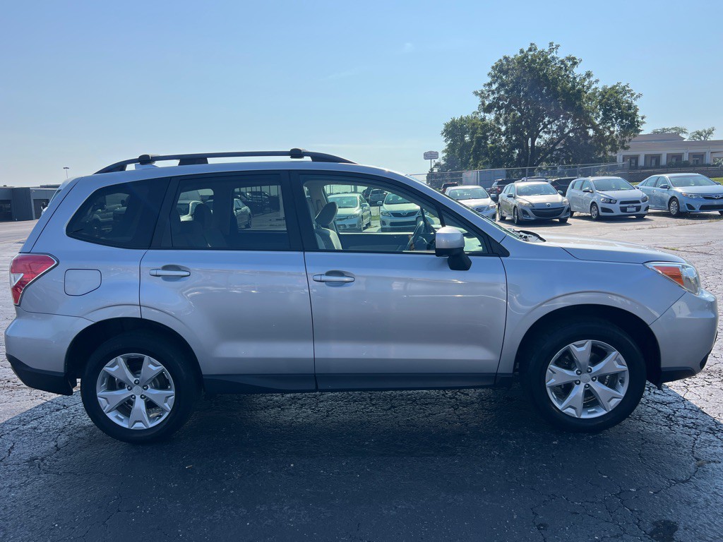 2016 Subaru Forester Image 8