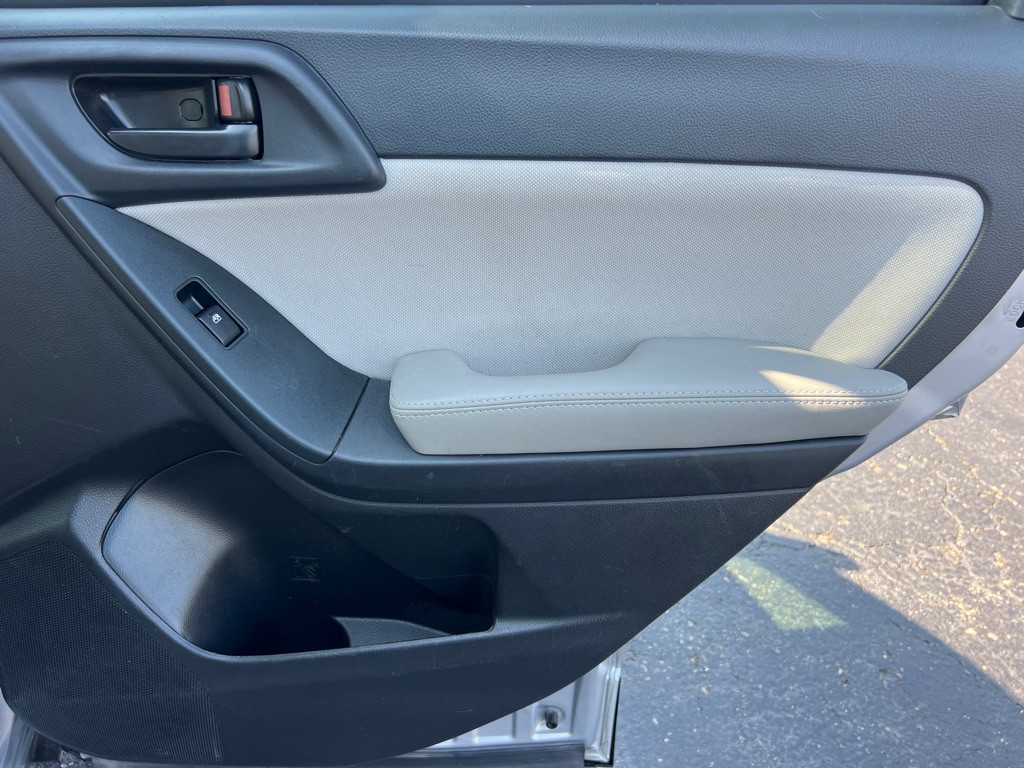 2016 Subaru Forester Image 14