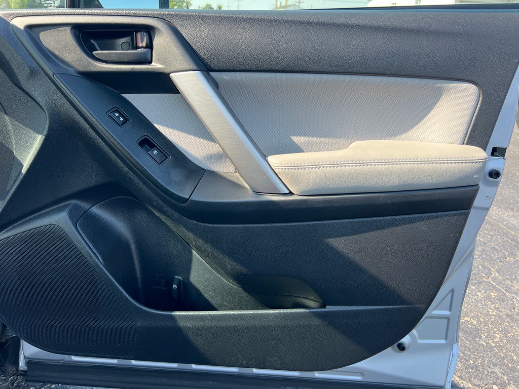 2016 Subaru Forester Image 18