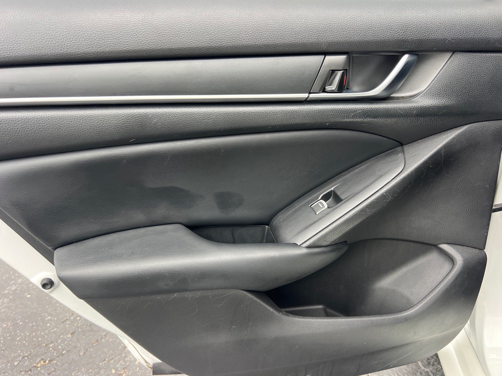 2018 Honda Accord Image 12