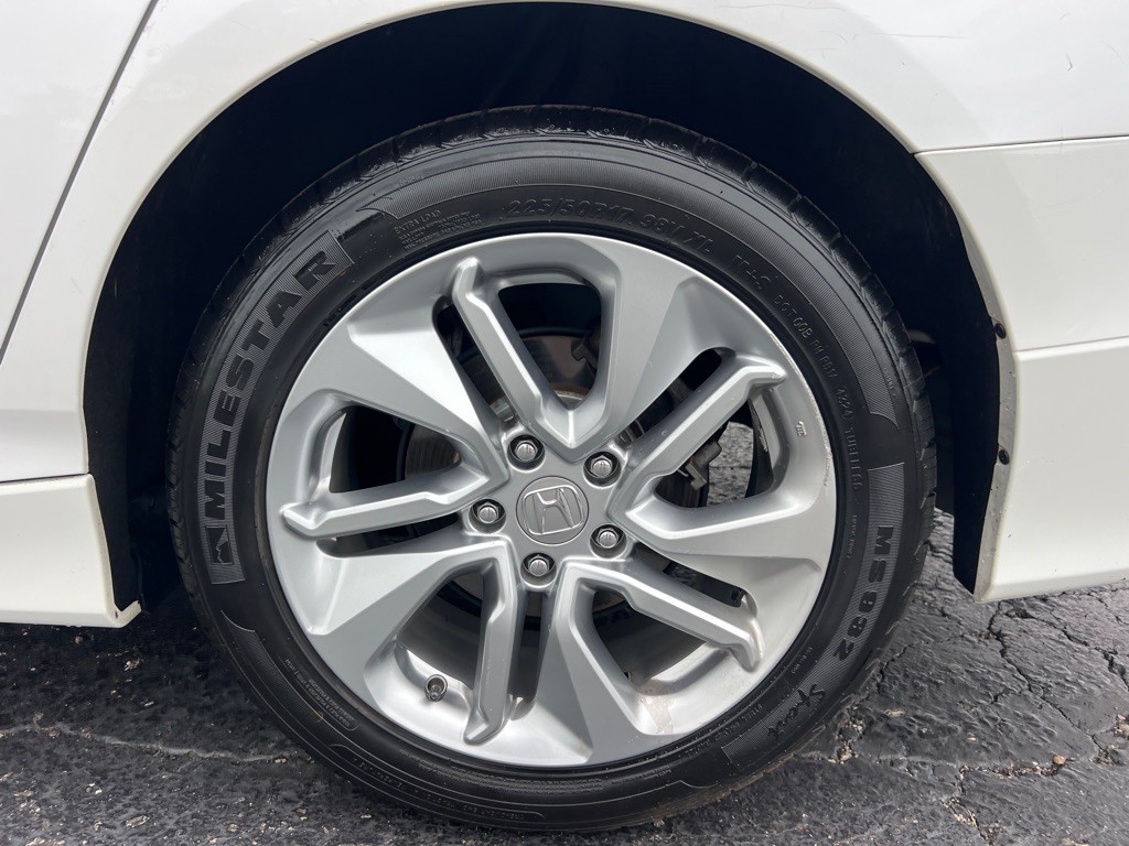 2018 Honda Accord Image 40