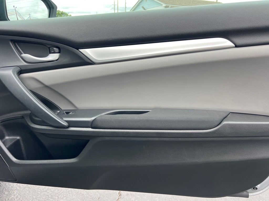 2016 Honda Civic Image 16