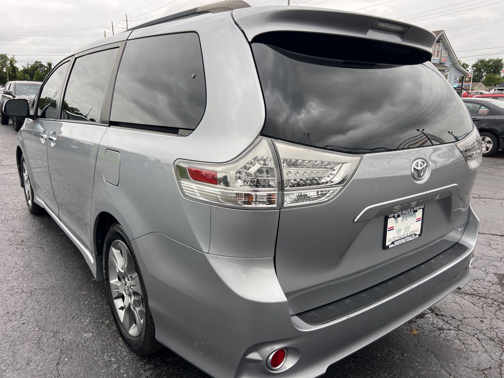 2013 Toyota Sienna Image 5
