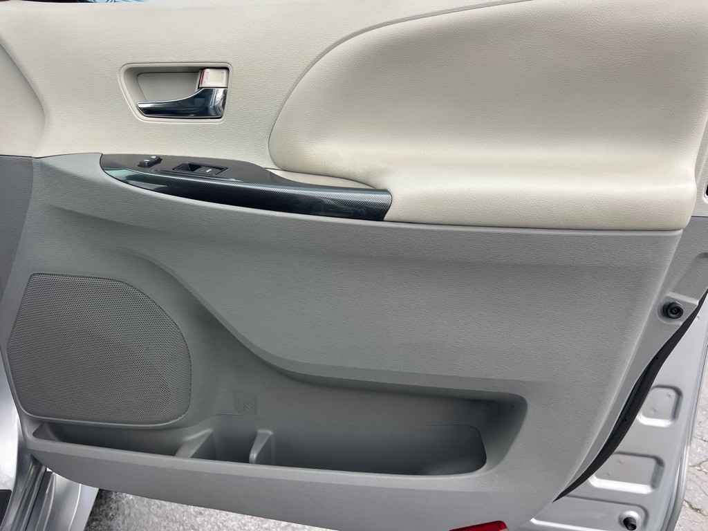 2013 Toyota Sienna Image 20
