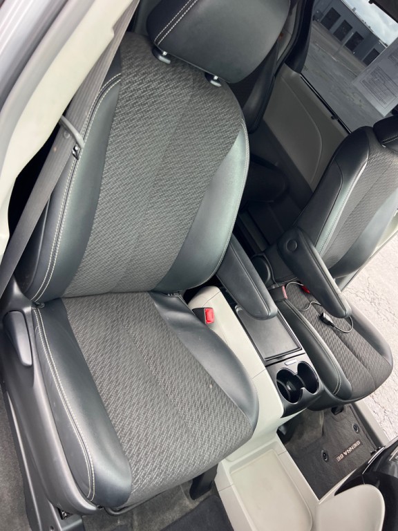 2013 Toyota Sienna Image 22