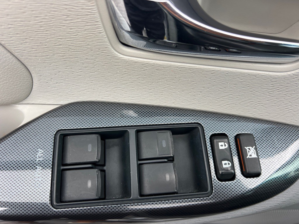 2013 Toyota Sienna Image 28