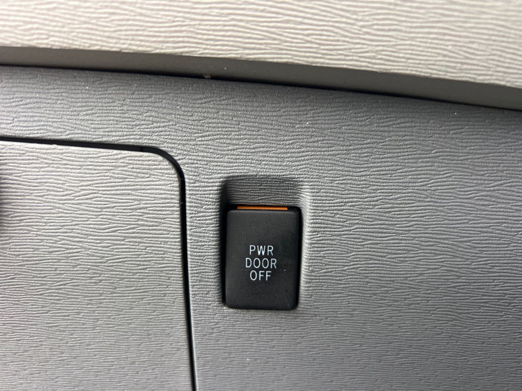 2013 Toyota Sienna Image 30