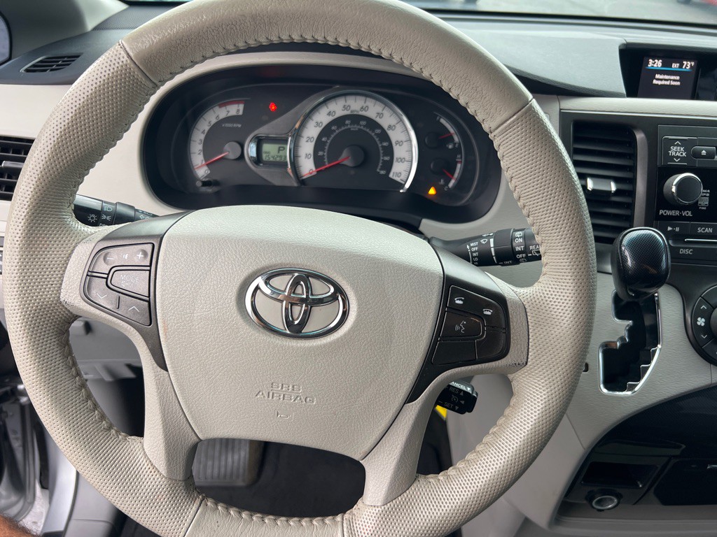2013 Toyota Sienna Image 31
