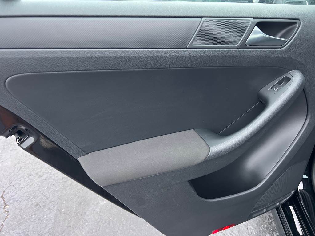 2011 Volkswagen Jetta Image 12