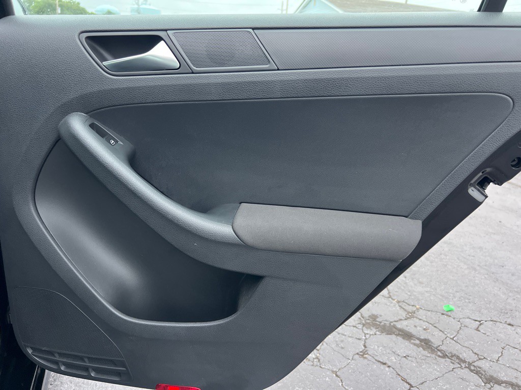 2011 Volkswagen Jetta Image 14