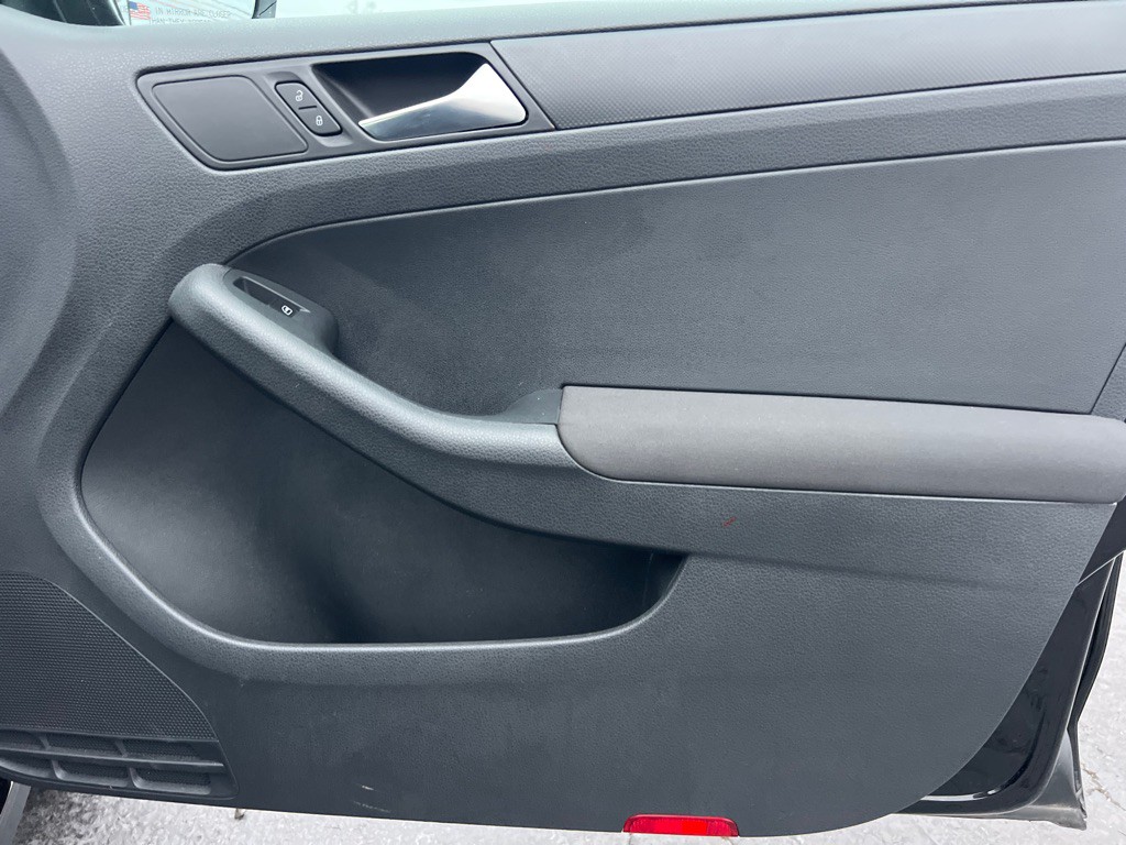2011 Volkswagen Jetta Image 17