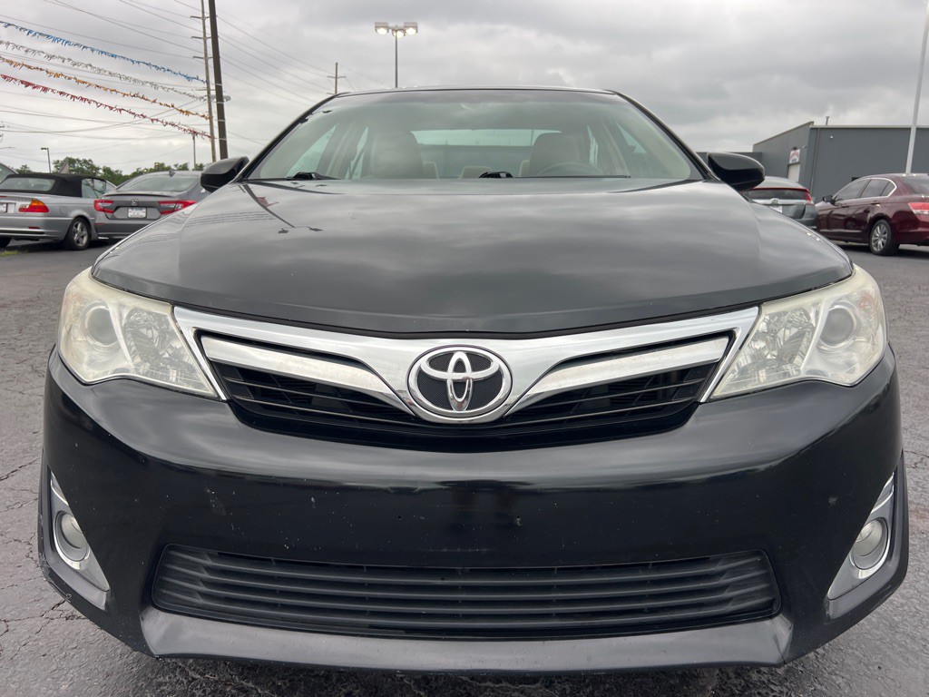 2012 Toyota Camry Image 2