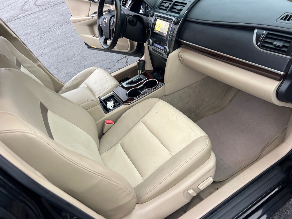 2012 Toyota Camry Image 19