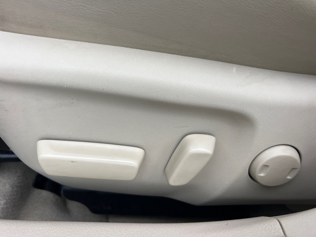 2012 Toyota Camry Image 25