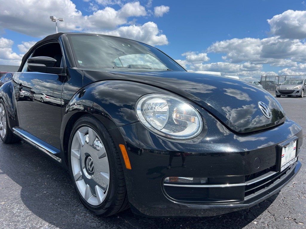 2013 Volkswagen Beetle Image 1