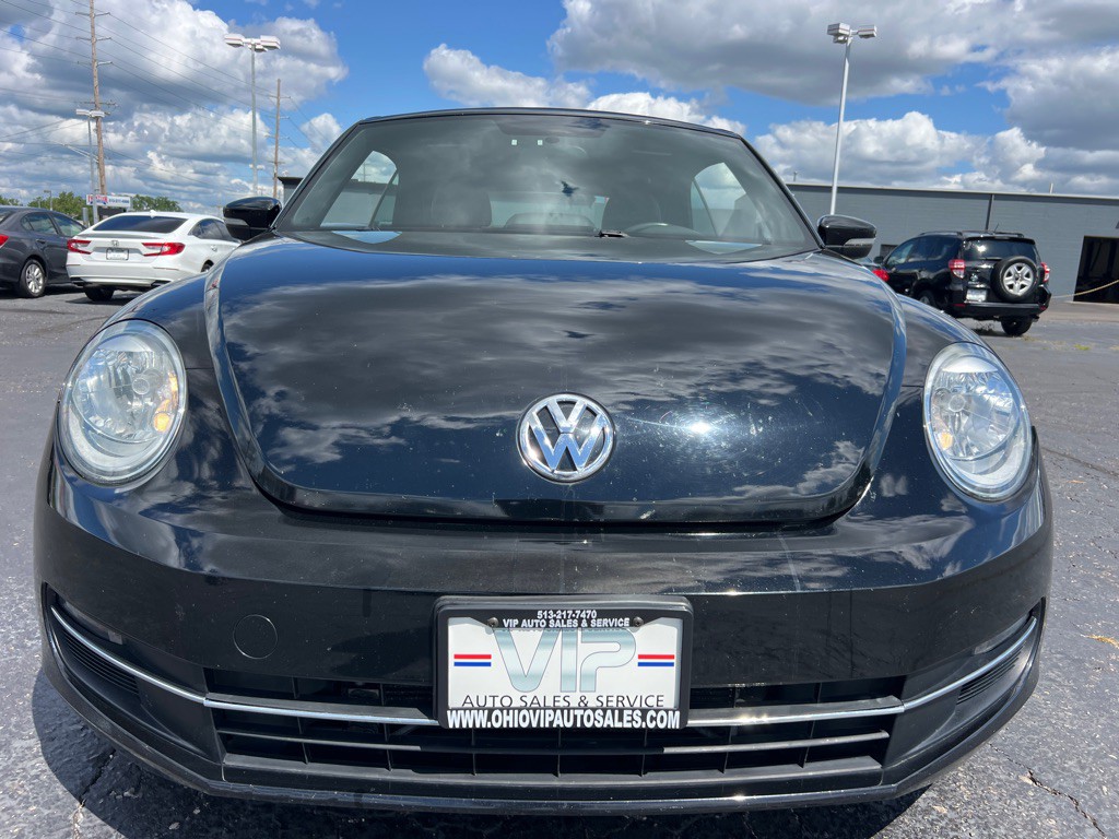 2013 Volkswagen Beetle Image 2