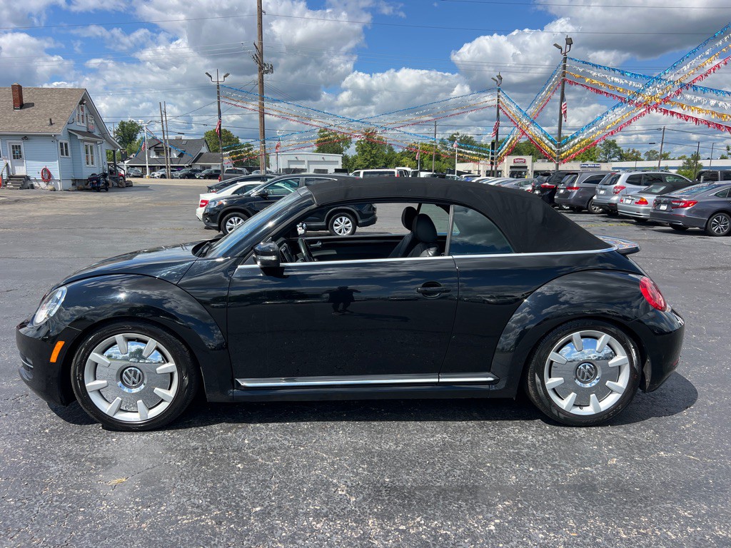 2013 Volkswagen Beetle Image 4