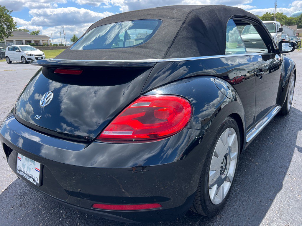 2013 Volkswagen Beetle Image 7