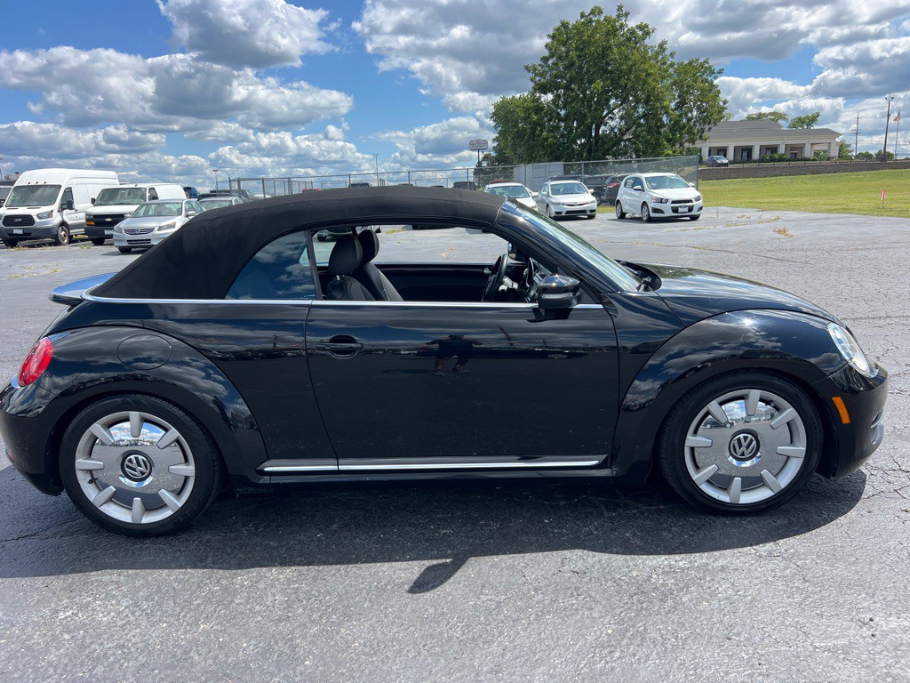 2013 Volkswagen Beetle Image 8