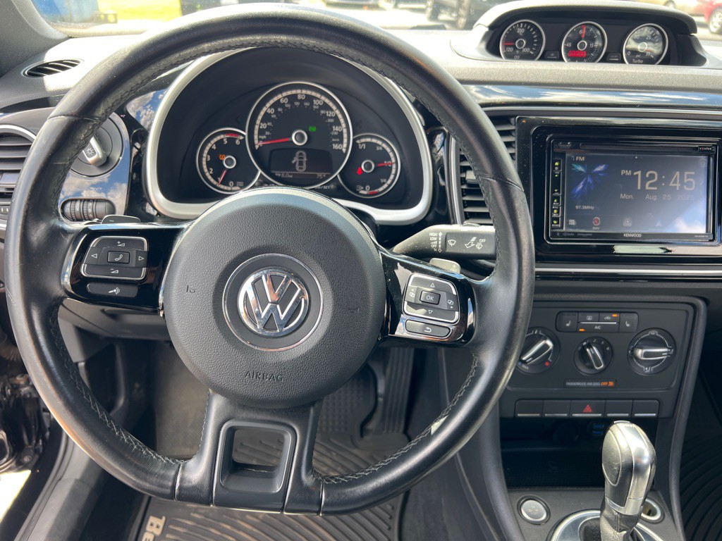 2013 Volkswagen Beetle Image 12