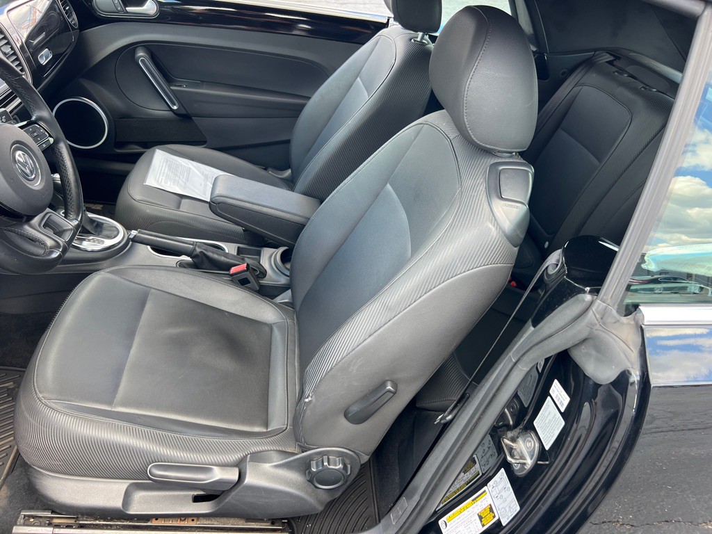 2013 Volkswagen Beetle Image 21