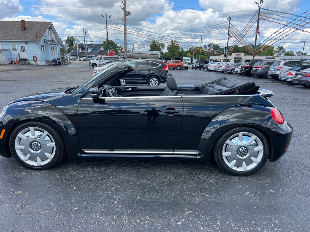 2013 Volkswagen Beetle Image 34