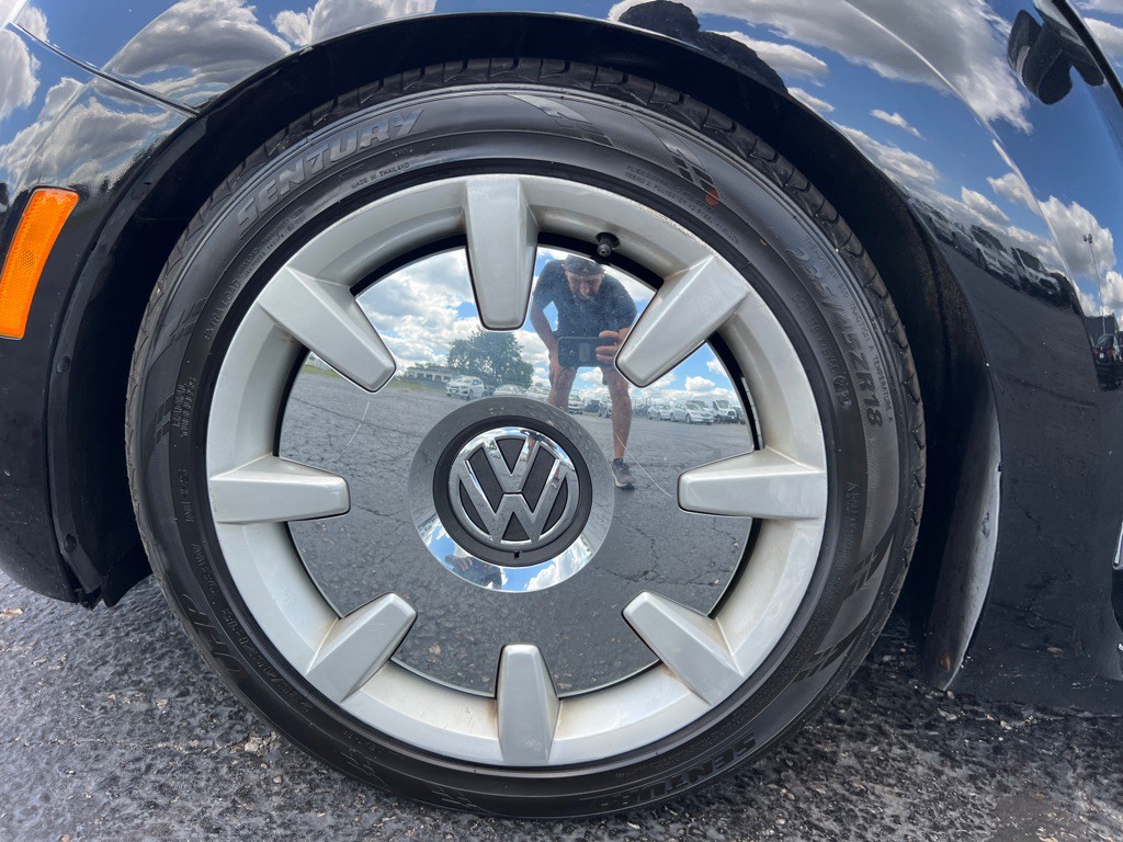 2013 Volkswagen Beetle Image 37