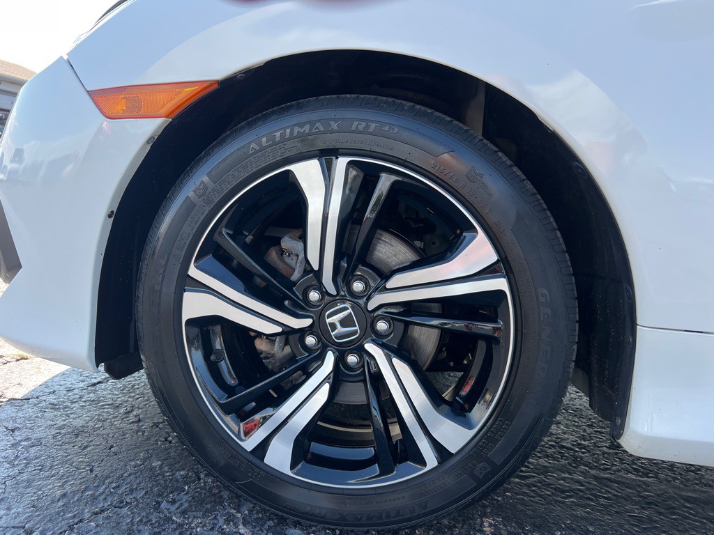 2017 Honda Civic Image 35
