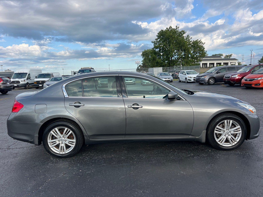 2012 INFINITI G37 Image 8