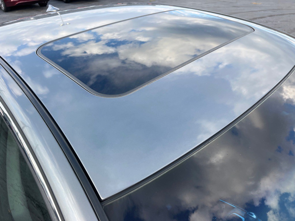 2012 INFINITI G37 Image 9