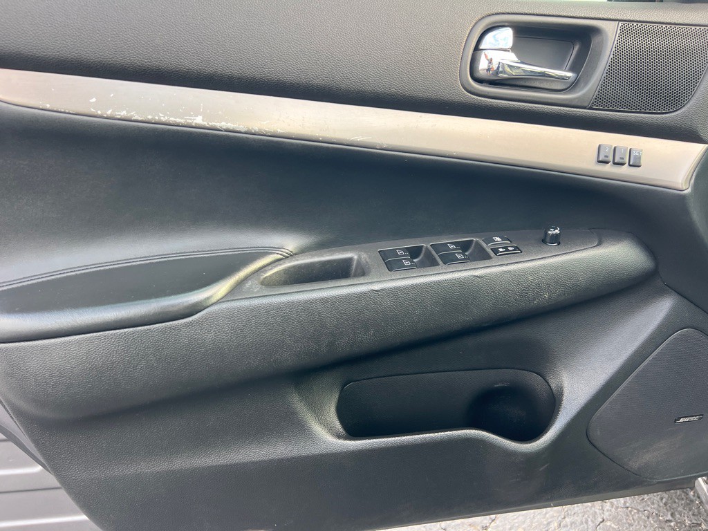 2012 INFINITI G37 Image 10
