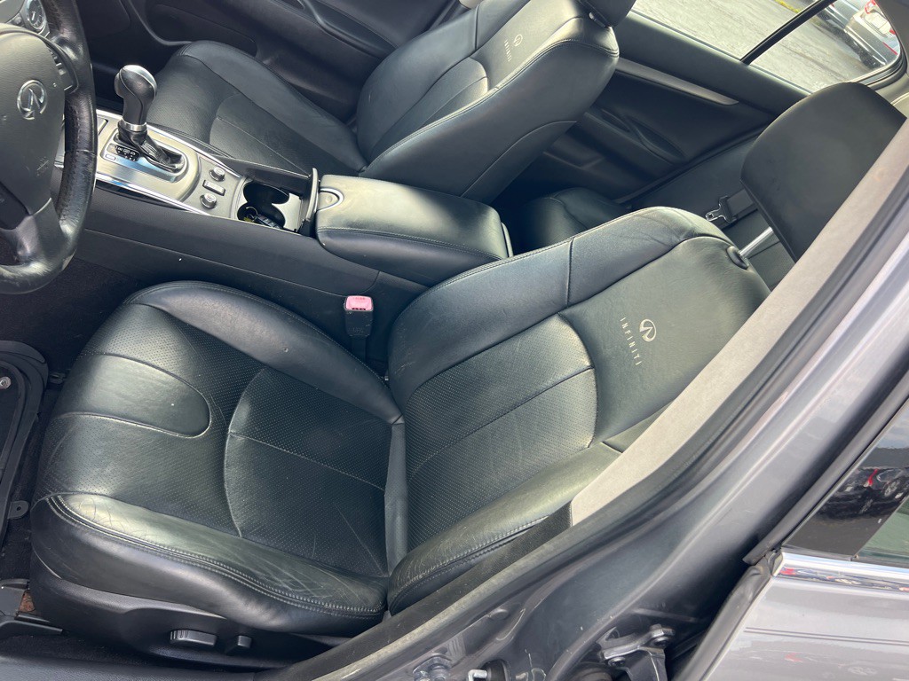 2012 INFINITI G37 Image 11