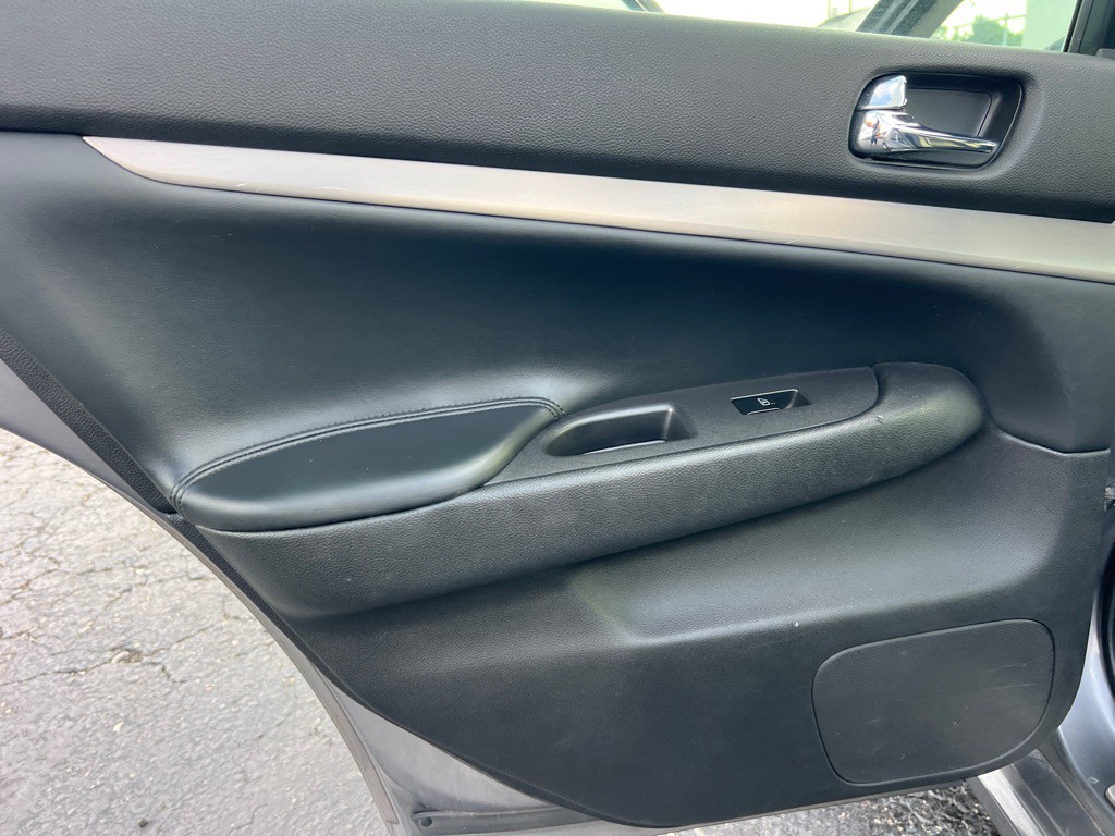 2012 INFINITI G37 Image 12
