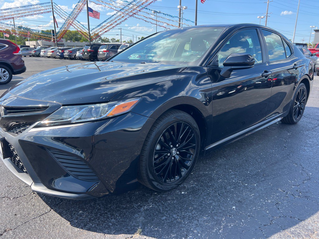 2019 Toyota Camry Image 3