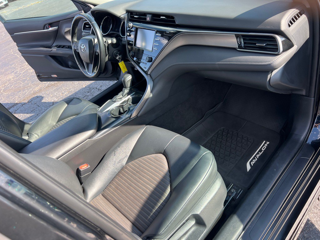 2019 Toyota Camry Image 19
