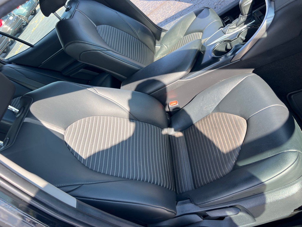 2019 Toyota Camry Image 20