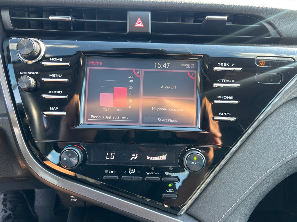 2019 Toyota Camry Image 32