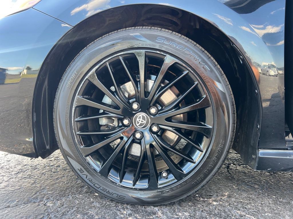 2019 Toyota Camry Image 38