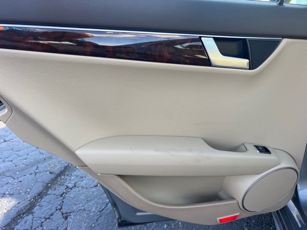 2013 Mercedes-Benz C-Class Image 7