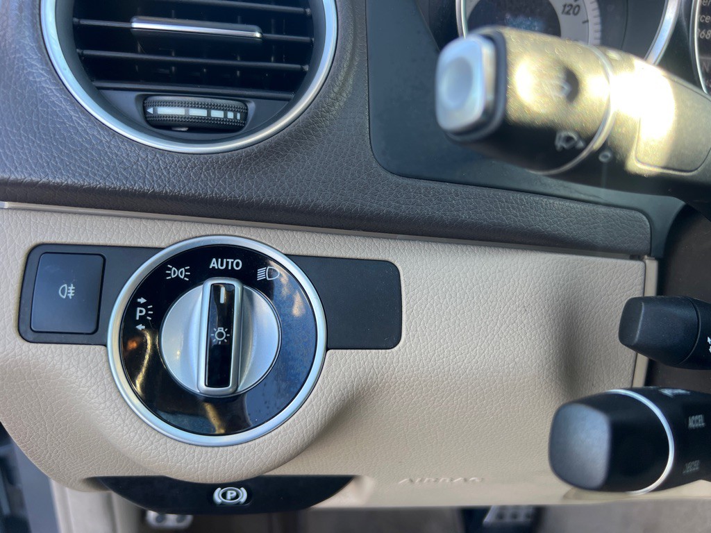 2013 Mercedes-Benz C-Class Image 21