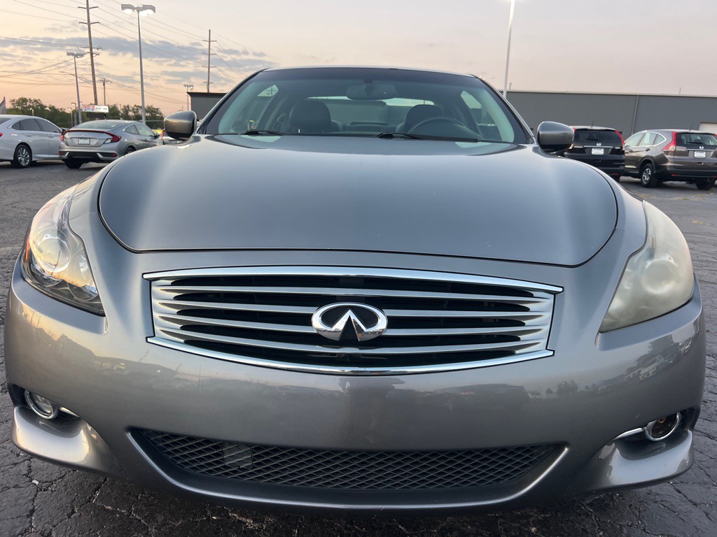 2011 INFINITI G37 Image 2