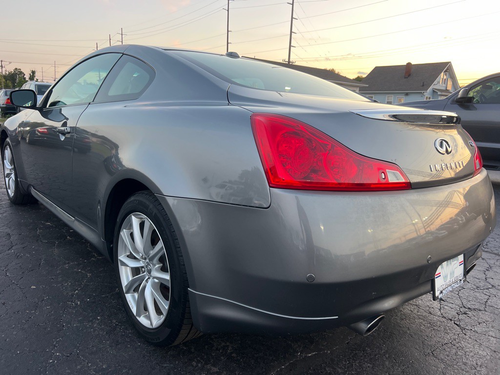 2011 INFINITI G37 Image 5