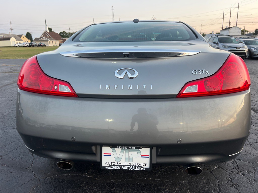 2011 INFINITI G37 Image 6