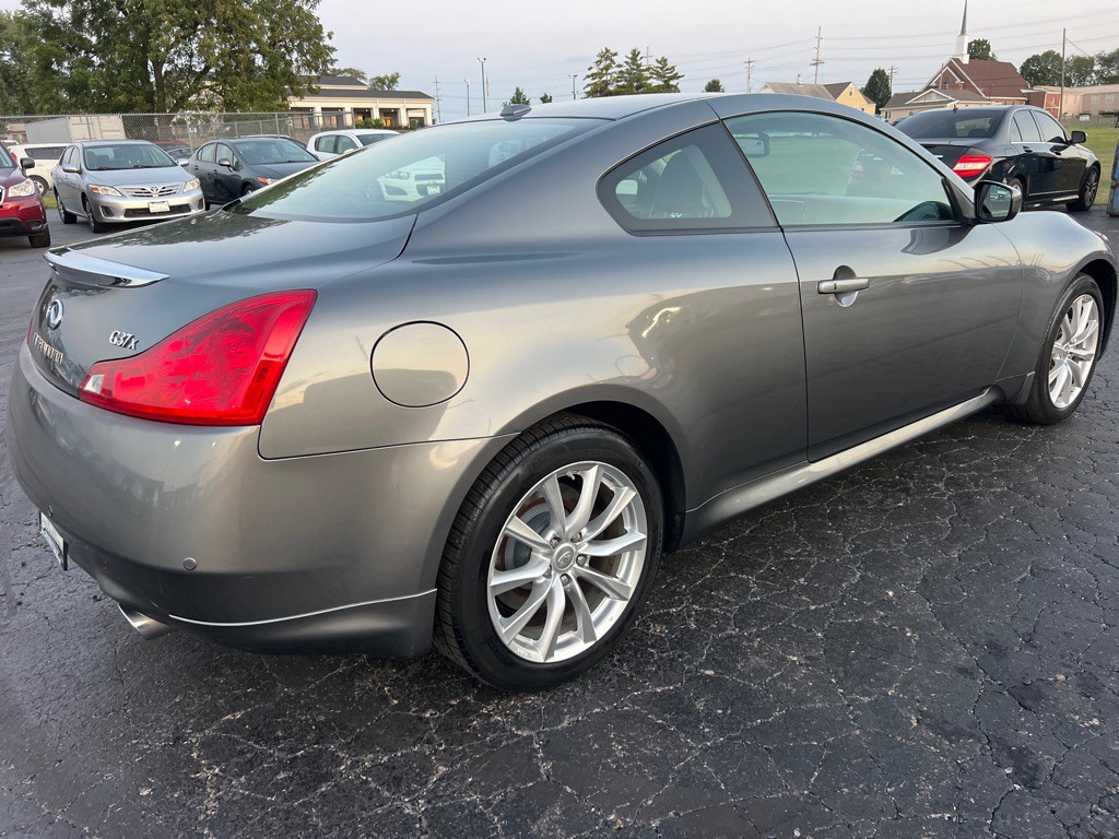 2011 INFINITI G37 Image 7